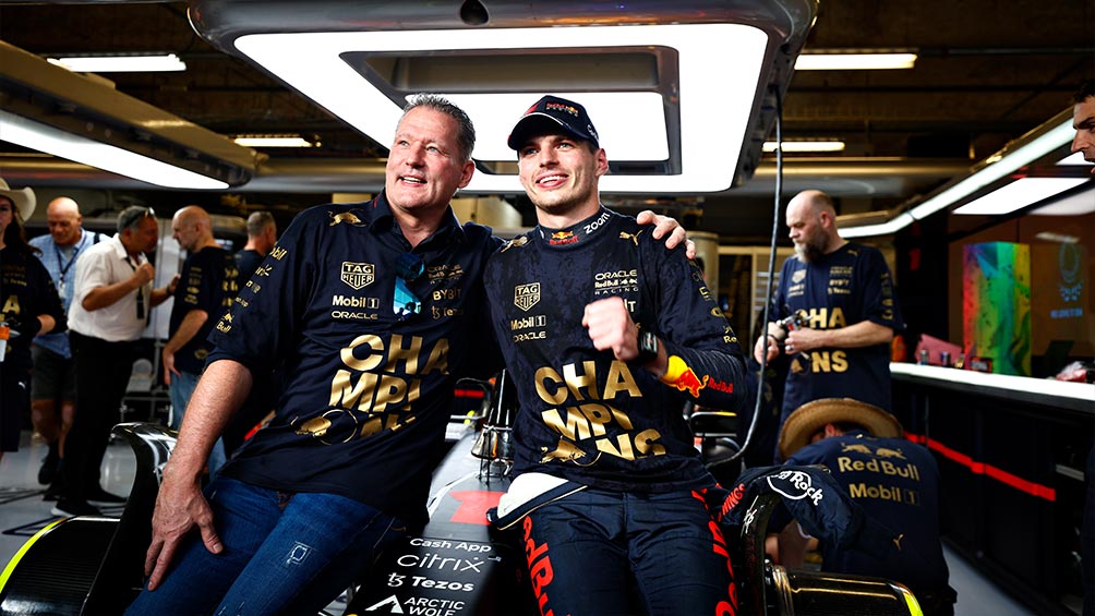 Jos y Max celebran el Tricampeonato de Pilotos, la campaña pasada