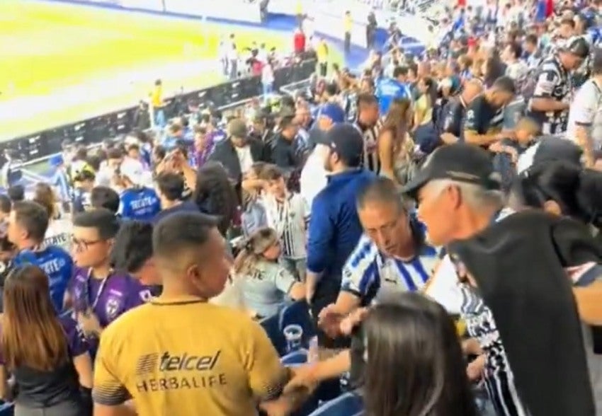 El niño lloró en las gradas del estadio 