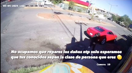 Un joven bajó de su auto para vandalizar el mural de Carín León.