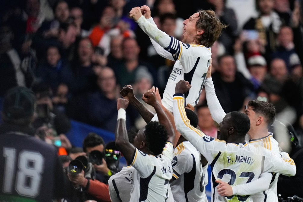 Modric en festejo con sus compañeros