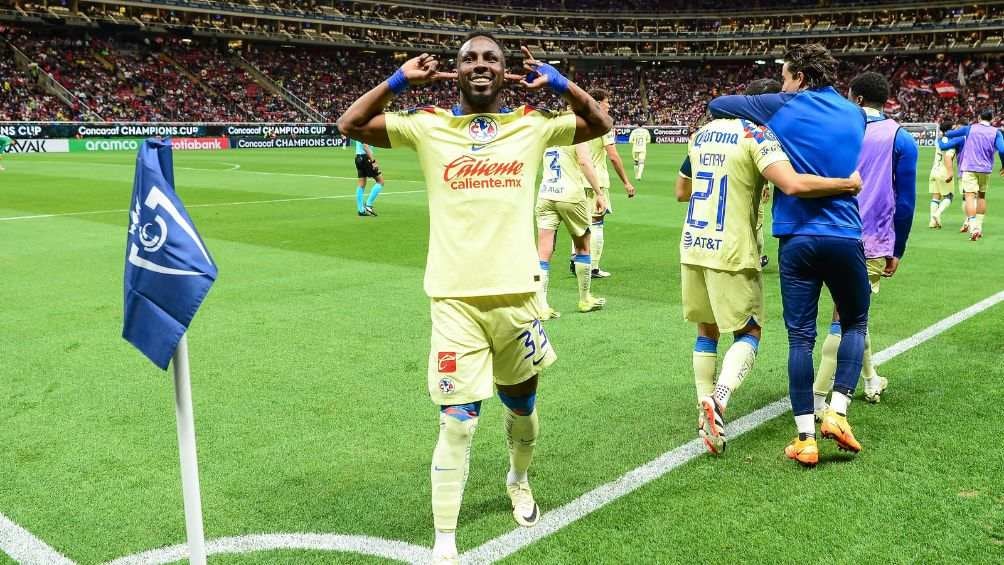 Quiñones celebra el gol ante Chivas