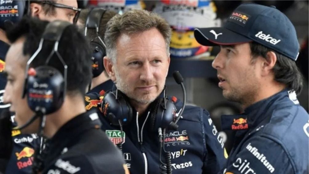 Pérez junto a Horner en el paddock de Red Bull