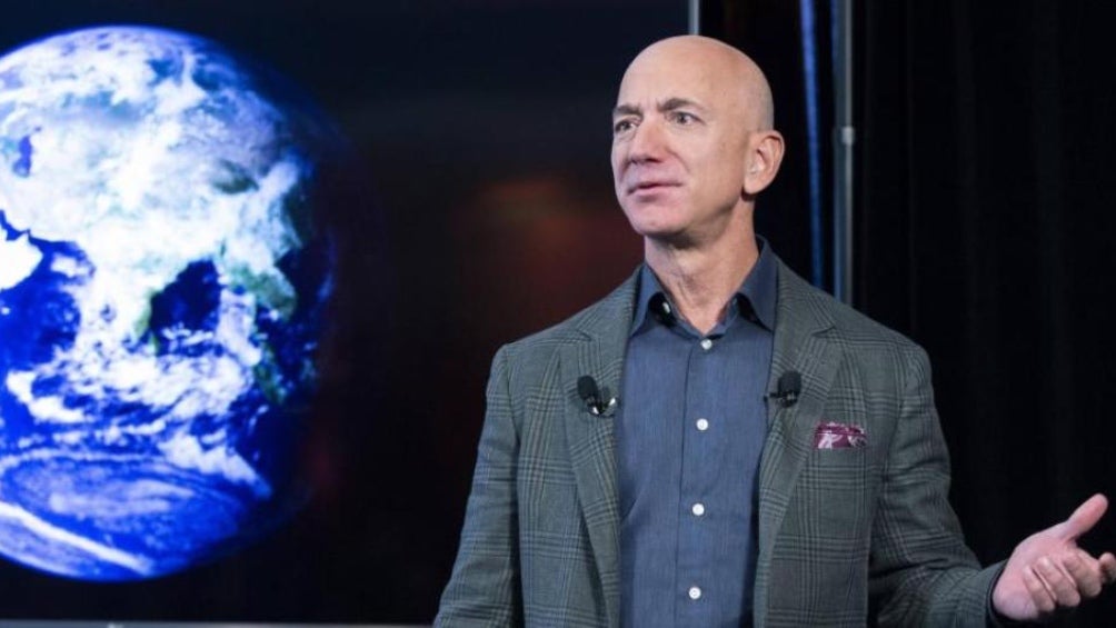 Jeff Bezos regains the title of the world’s richest man, dethroning Elon Musk