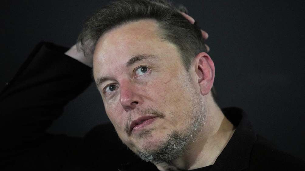 Elon Musk fue desbancado de la posición número por las pérdidas en Tesla. 