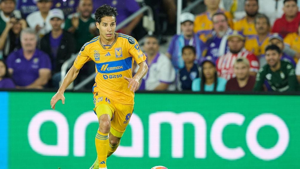 Diego Lainez en el partido ante Orlando City