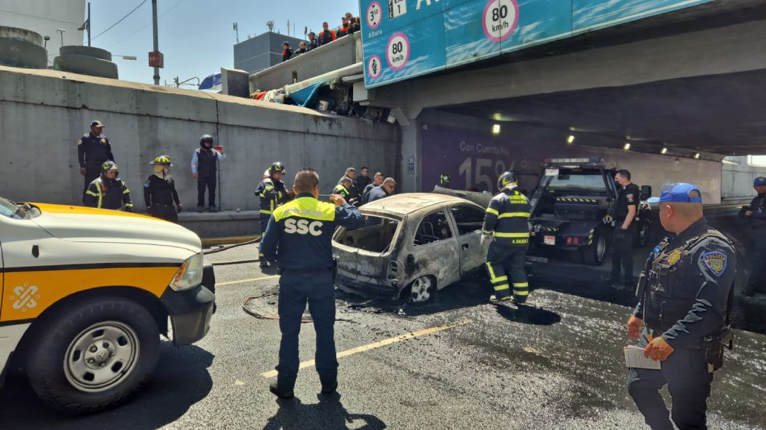 La Policía capitalina retiró la unidad para restablecer el tránsito en la zona.