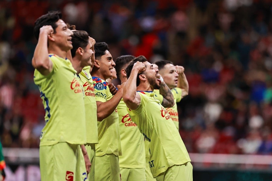 Henry Martín y su festejo en el Estadio Akron