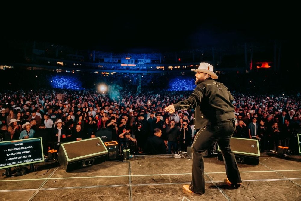 El músico continúa con sus presentaciones a pesar de la crítica.