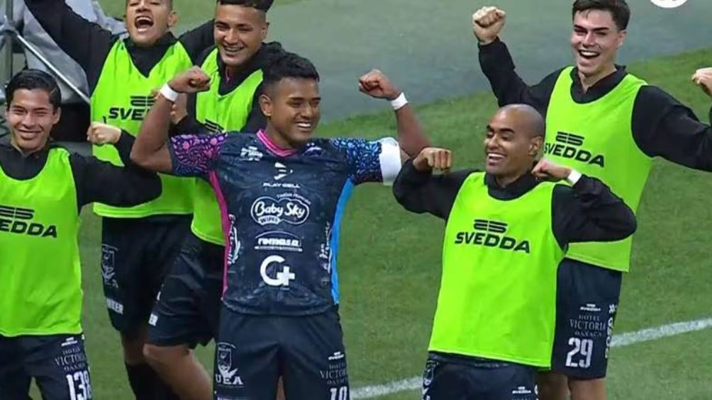 ¡'A lo Henry Martín'! Jugadores de Alebrijes de Oaxaca emularon festejo de América ante Chivas