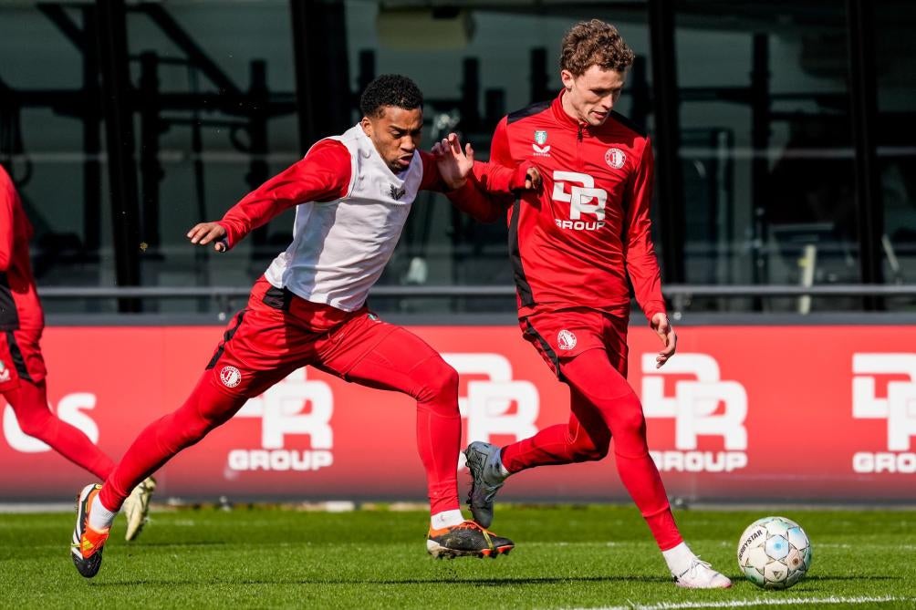 Jugadores de Feyenoord en la última práctica antes del juego