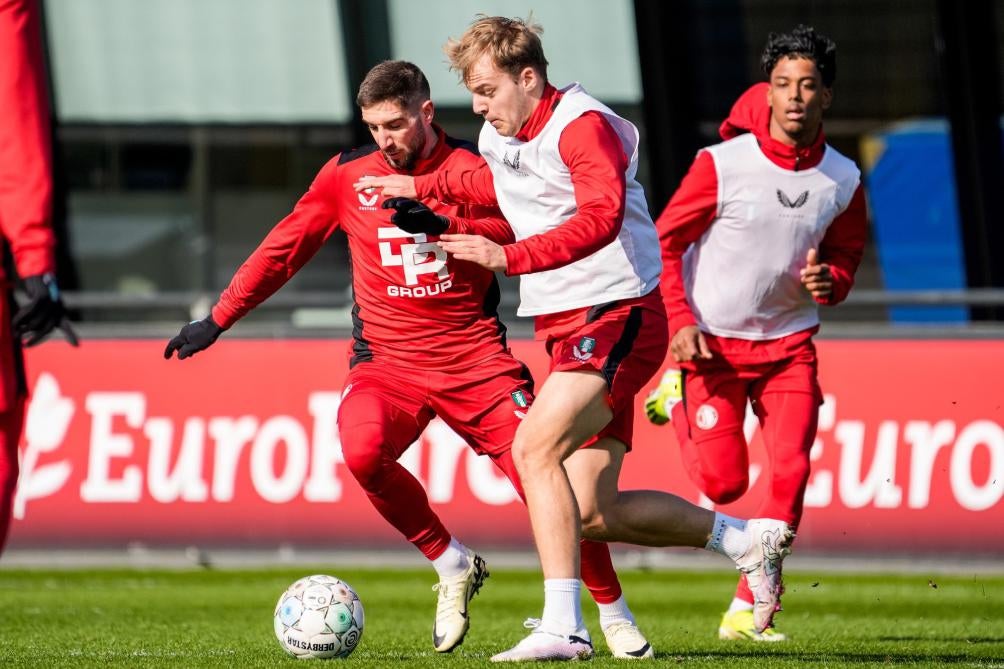 Feyenoord marcha segundo en la clasificación 