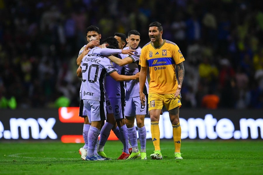 América venció 2-0 a Tigres en el Azteca