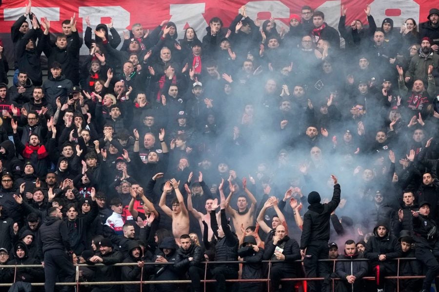 Afición de Milan en San Siro