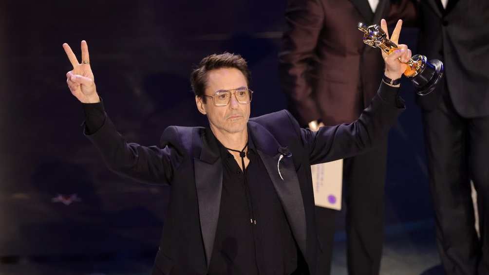 Robert Downey Jr. por fin ganó un Premio Oscar. 