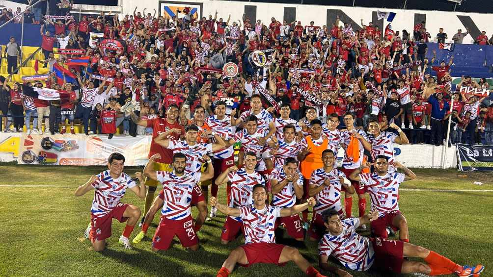 Irapuato celebrando con su afición