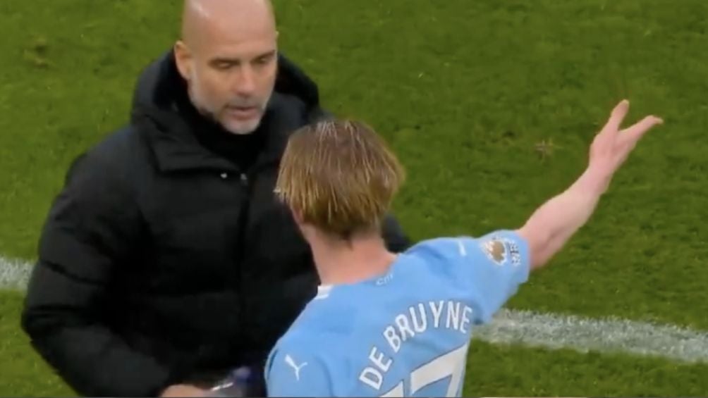 De Bruyne en el momento en el que discute con Guardiola