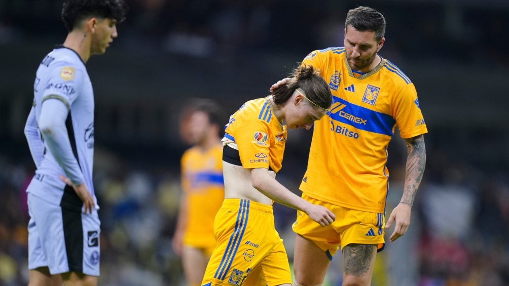 Gignac consolando a Flores