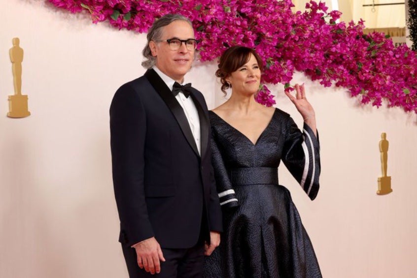 Rodrigo Prieto y su pareja llegando al Oscar este domingo.