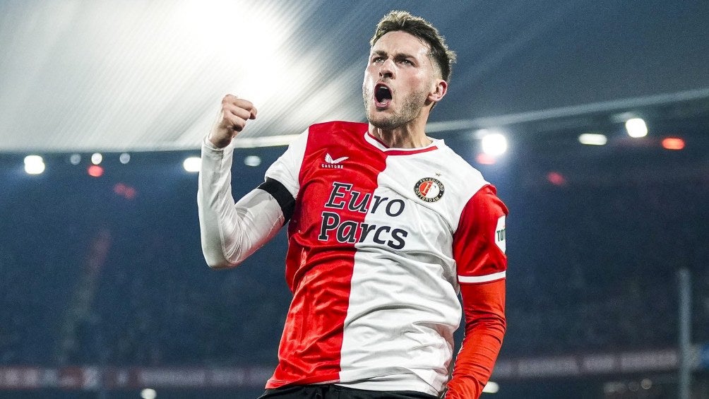 Ex del Real Madrid aconseja a Feyenoord vender de inmediato a Santiago Giménez