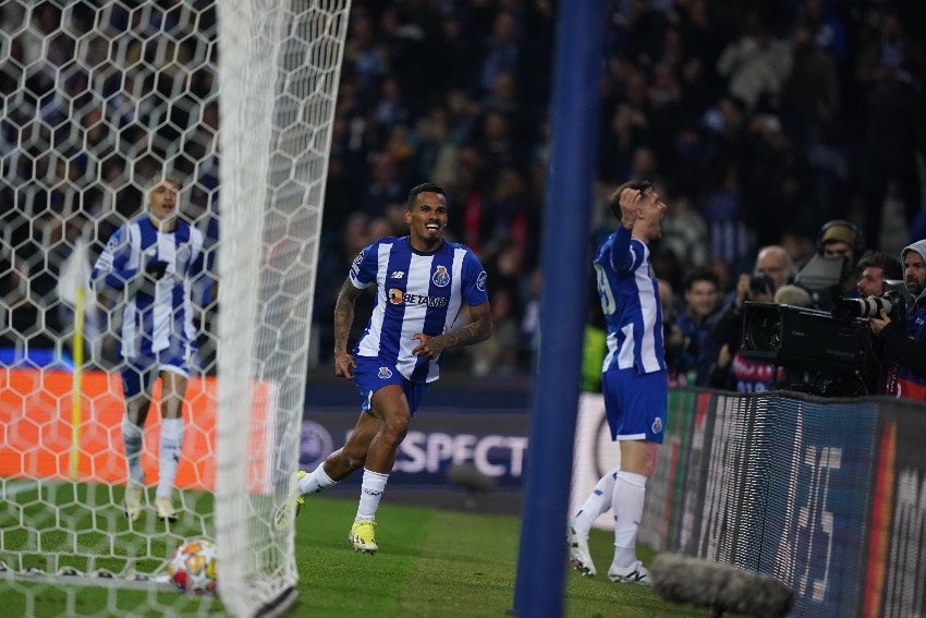 Porto en celebración de gol vs Arsenal