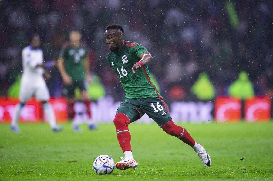 Julián Quiñones con la Selección Mexicana