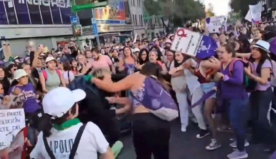 Hombre golpeó mujeres en marcha del 8M