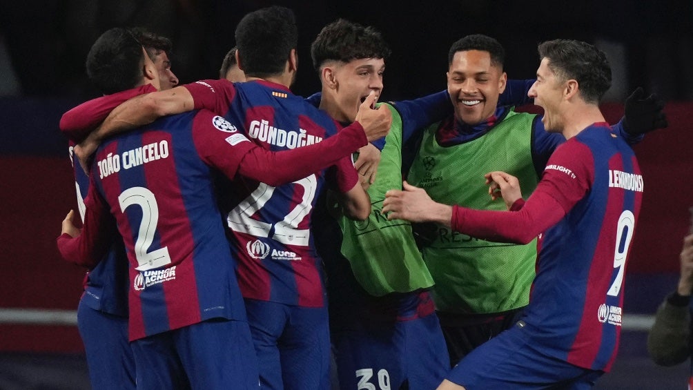 Barcelona, cuatro años después, avanza a Cuartos de la Champions tras vencer a Napoli