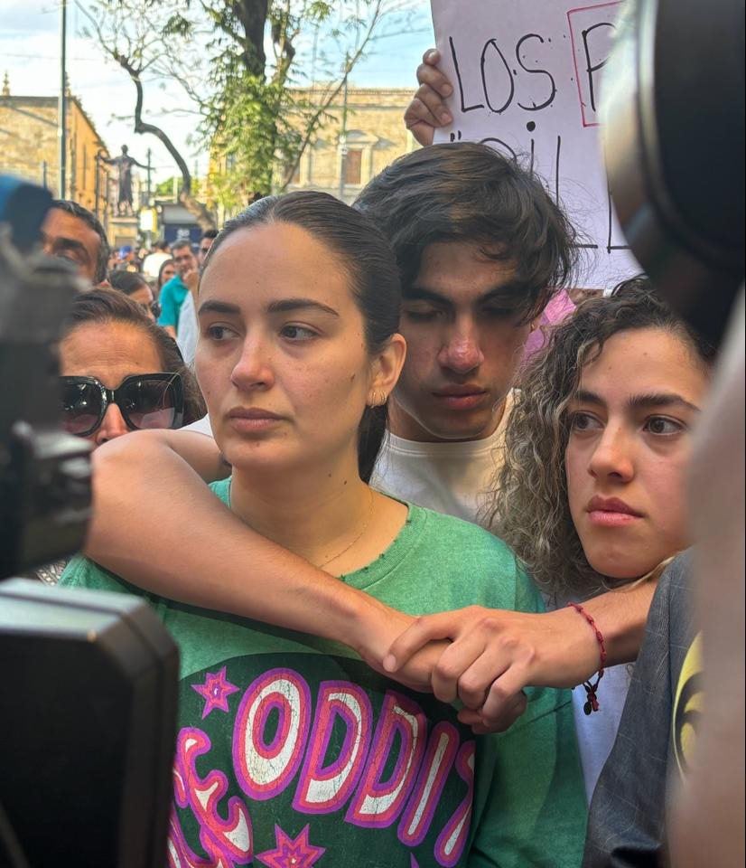  Itzul Barrera, hija del periodista, encabezó la protesta por el secuestro de su padre.