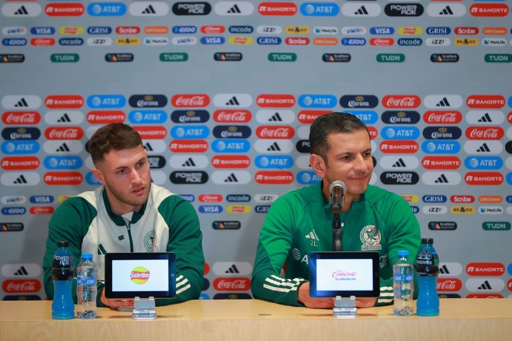 Santi y Lozano en conferencia de prensa 