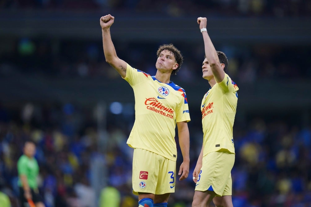 Lichnovsky en celebración en el juego ante Cruz Azul 