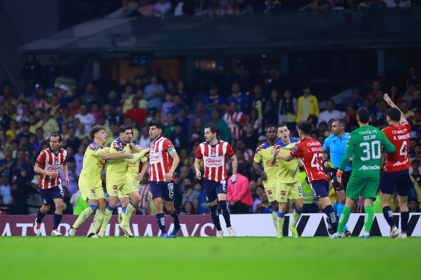 Conato de bronca entre América y Chivas en el Azteca