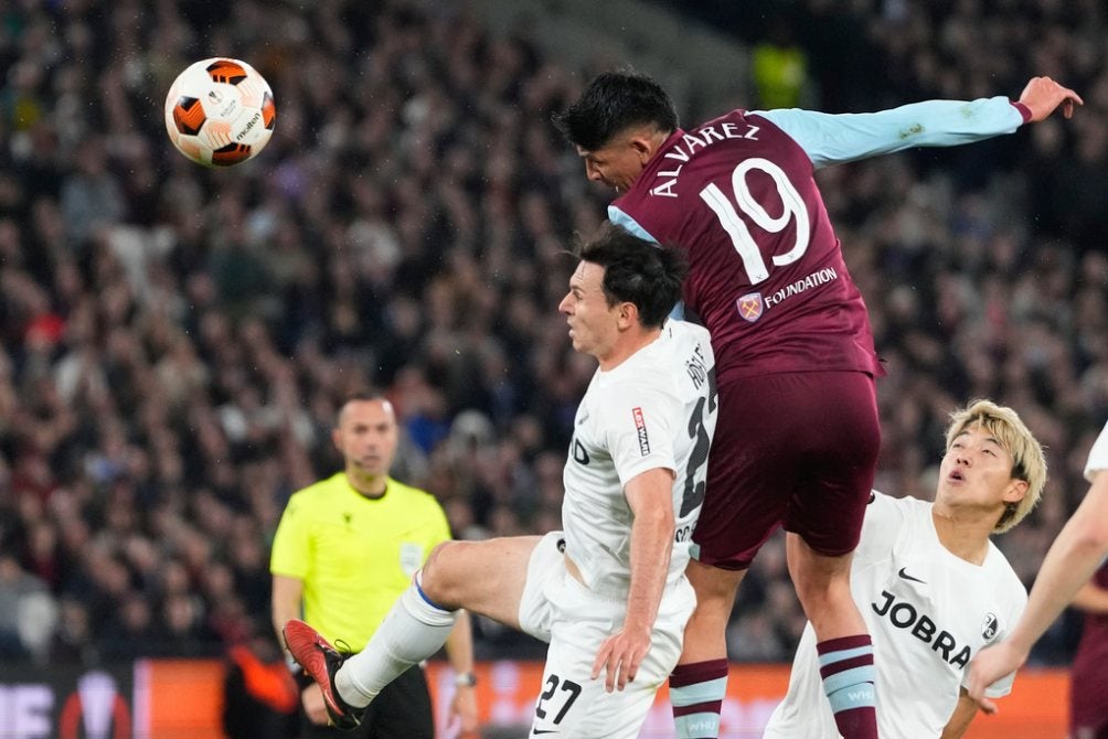 Edson en el partido contra Freiburg