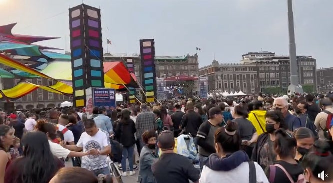 Puedes sacarle brillo al piso si acudes al Zócalo.