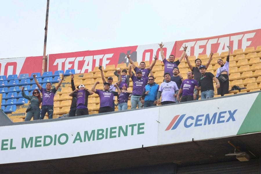 Afición de Mazatlán en el Estadio Universitario