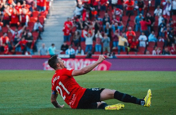 Antonio Raíllo festeja su gol