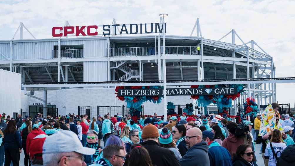 Inauguraron el estadio