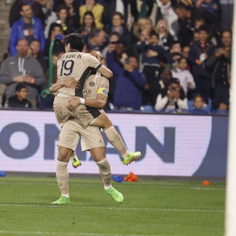 Mbappé en celebración de su tercer gol 