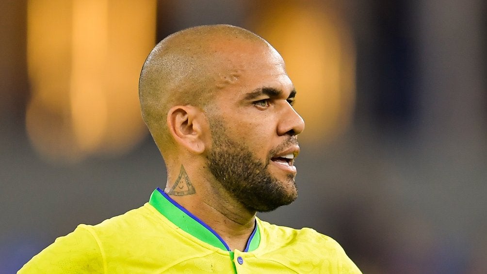 Alves en un partido de Brasil