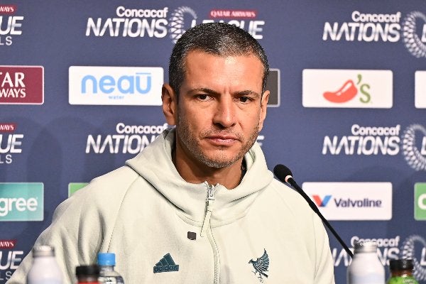 Lozano en conferencia de prensa