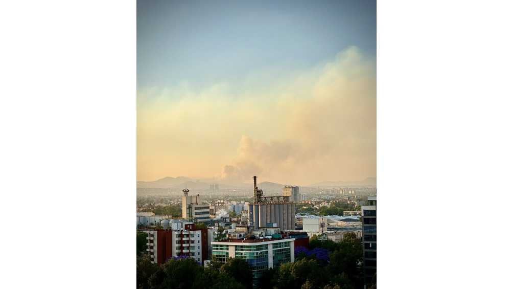 La columna de este incendio se logró ver también en la zona de Polanco. 