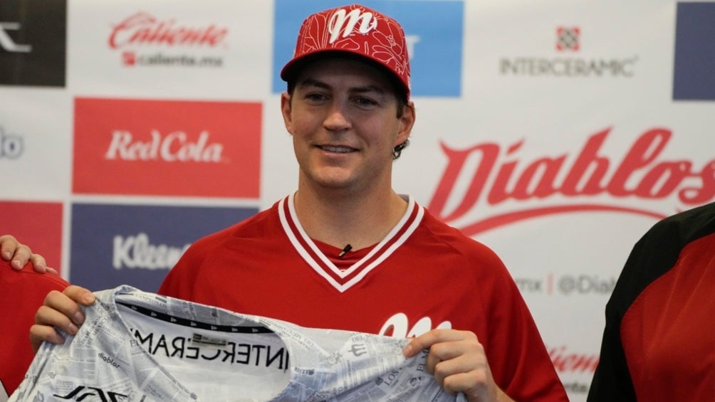 ¡Ya es rojo! Trevor Bauer fue presentado con los Diablos Rojos del México de manera oficial