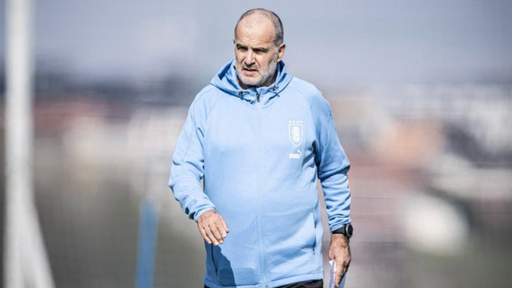 Marcelo Bielsa en entrenamiento con Uruguay