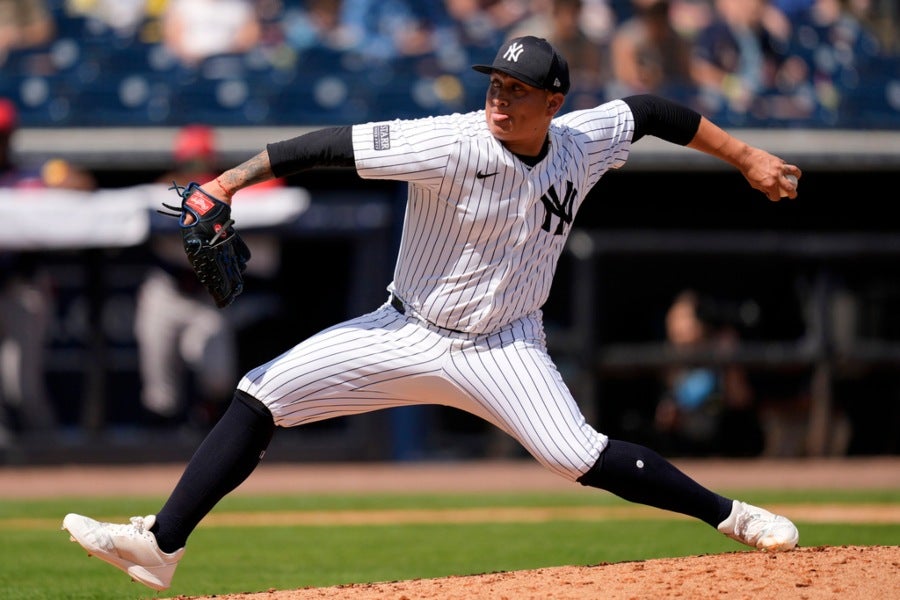 Víctor González, pitcher mexicano de Yankees