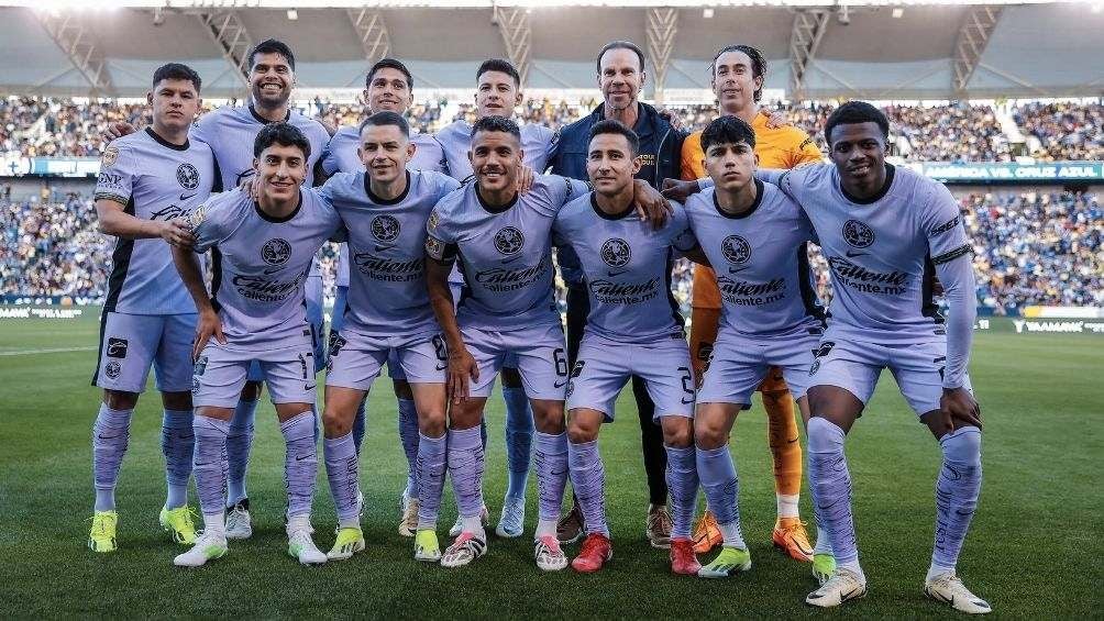 El histórico delantero se tomó la foto con el equipo