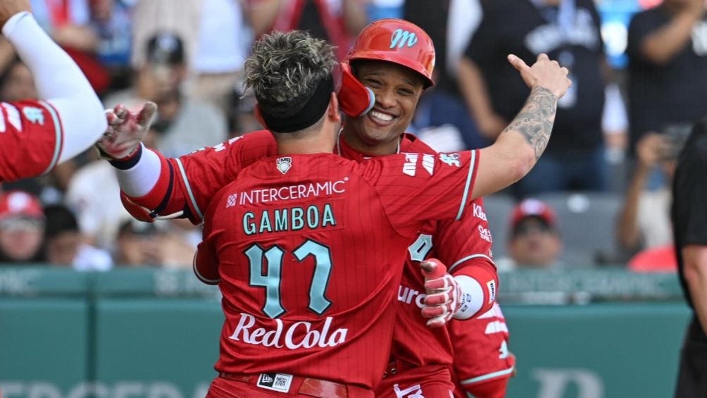 Canó celebrando su primer cuandrangualar