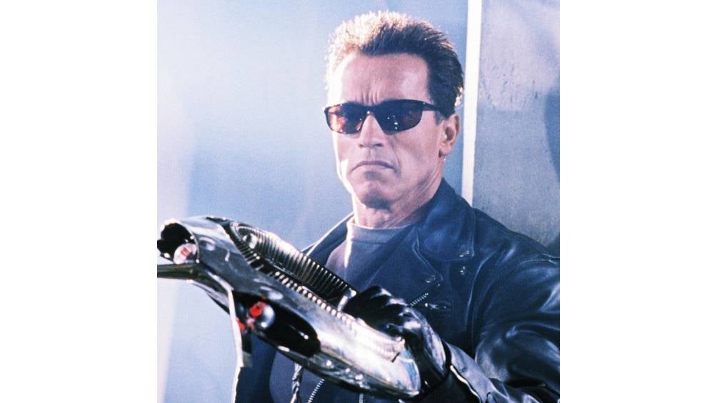 El actor ahora sí es mitad humano y mitad máquina, como Terminator. 