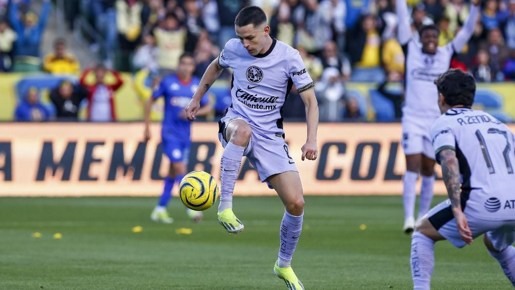 Fidalgo en el partido ante Cruz Azul