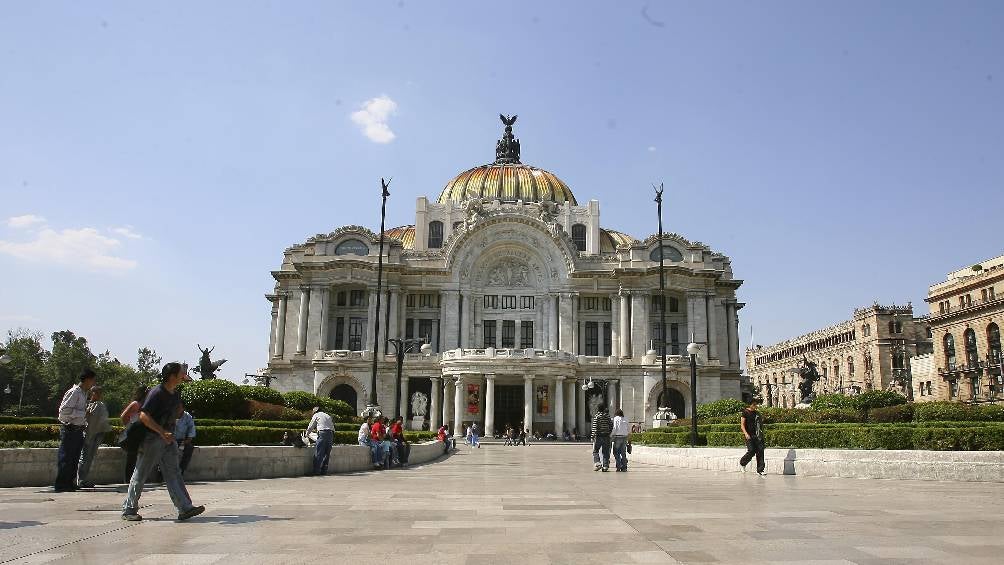 ¿Puedes tomarte fotos afuera del Palacio de Bellas Artes o está prohibido? Aquí te contamos 