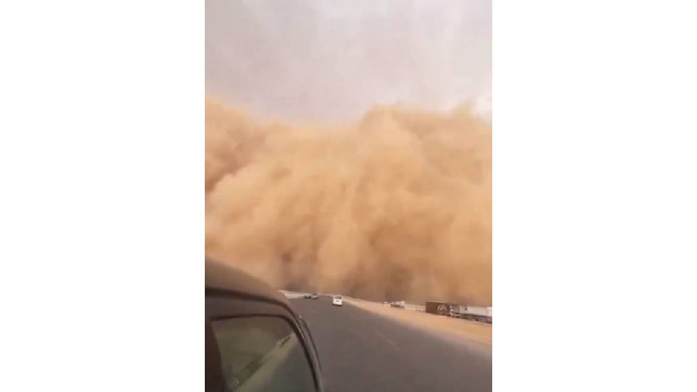 El video de la tormenta de arena quedó grabado en un video que se hizo viral en redes. 