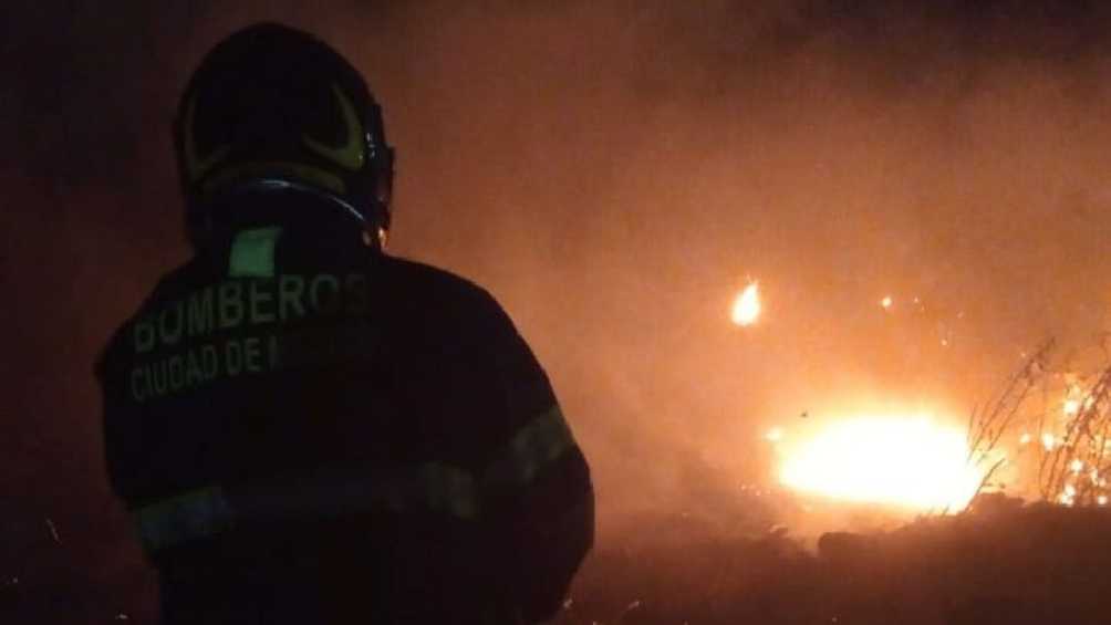 Los bomberos de la CDMX lograron controlar un incendio en el Bosque de Chapultepec. 